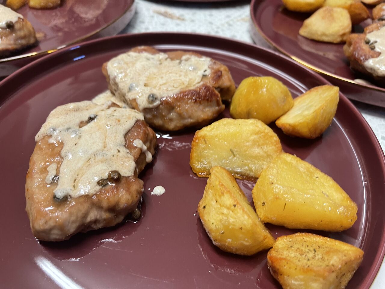 Filetto di maialino al pepe verde sfumato al cognac 