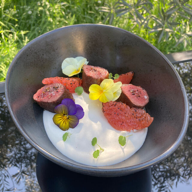 Panna cotta de foie gras, magret de canard et pamplemousse brulé