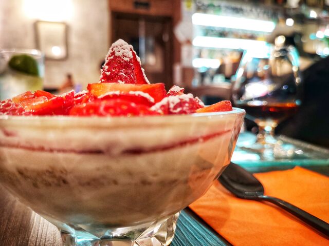 Vuoi sapere cos'è? Gusta il tuo dessert, prodotti freschi, come fatto in casa, ma con la professionalità che ci contraddistingue