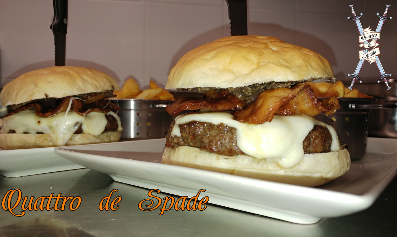 Allena le tue papille gustative un burger dopo l'altro! Ogni abbinamento è studiato per stupirti! Non fartelo raccontare, prova!