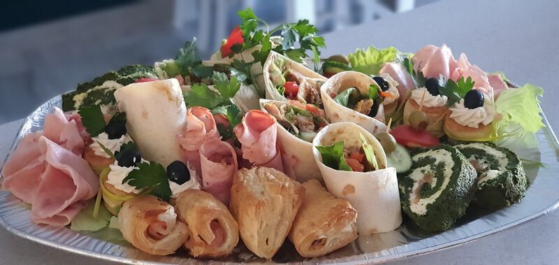 Takie kompozycje pater przekąsek i płyty zimne czekają na naszych klientów ?
Zapraszamy !!!!