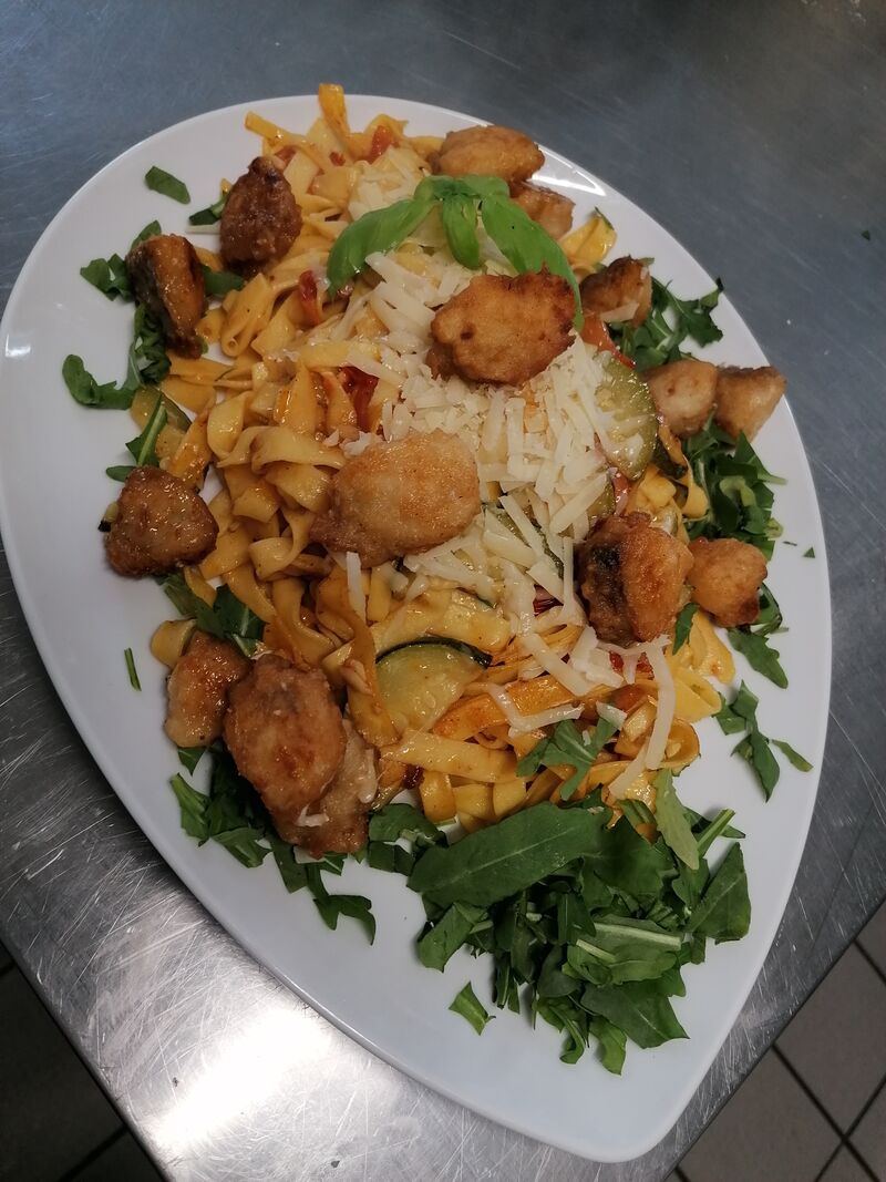 Band Nudeln mit Seeteufel