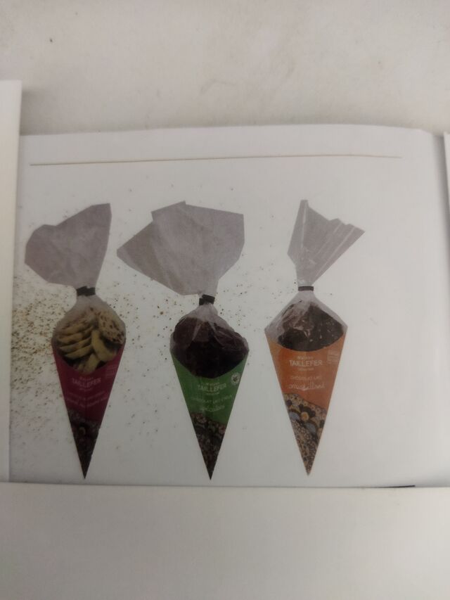 Cornet chocolats lait croustillant chocolats blanc coeur caramel ou chocolats lait coeur spéculoos 4.99€les 150gr