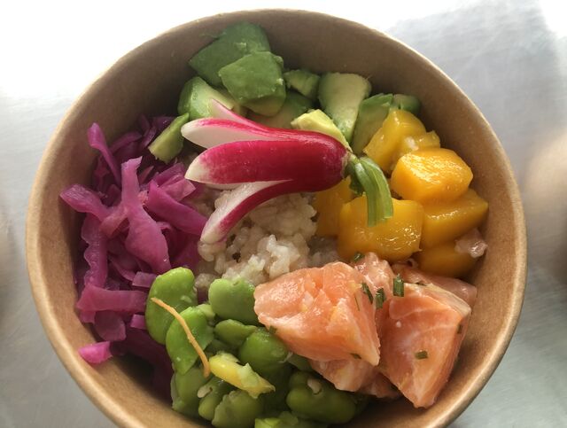 Poke saumon frais
