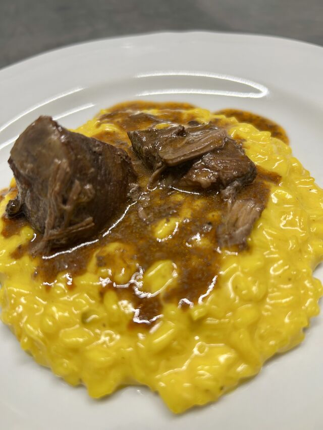 Risotto allo zafferano con spezzatino di cinghiale
