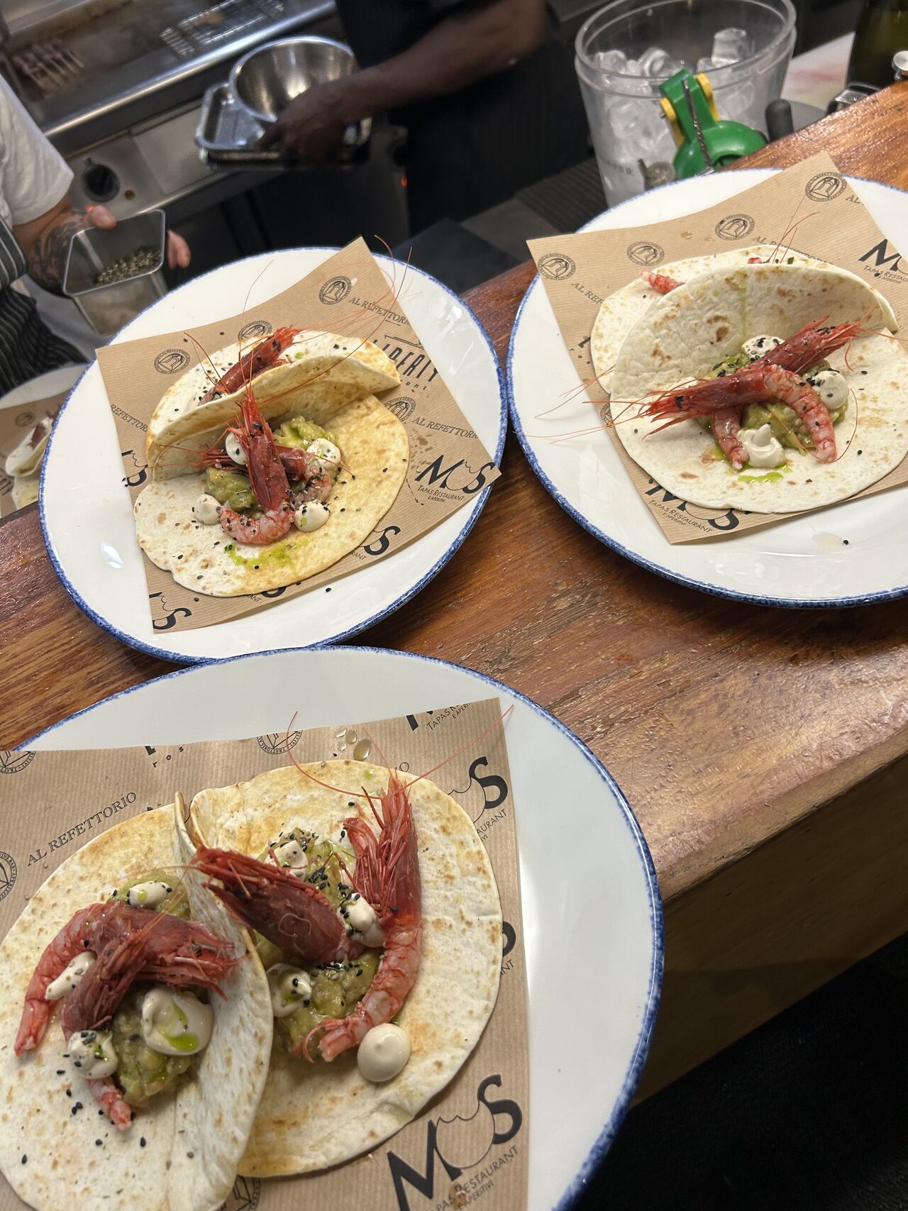 tortilla di gamberi locali , guacamole italiko e mayo allo yuzu