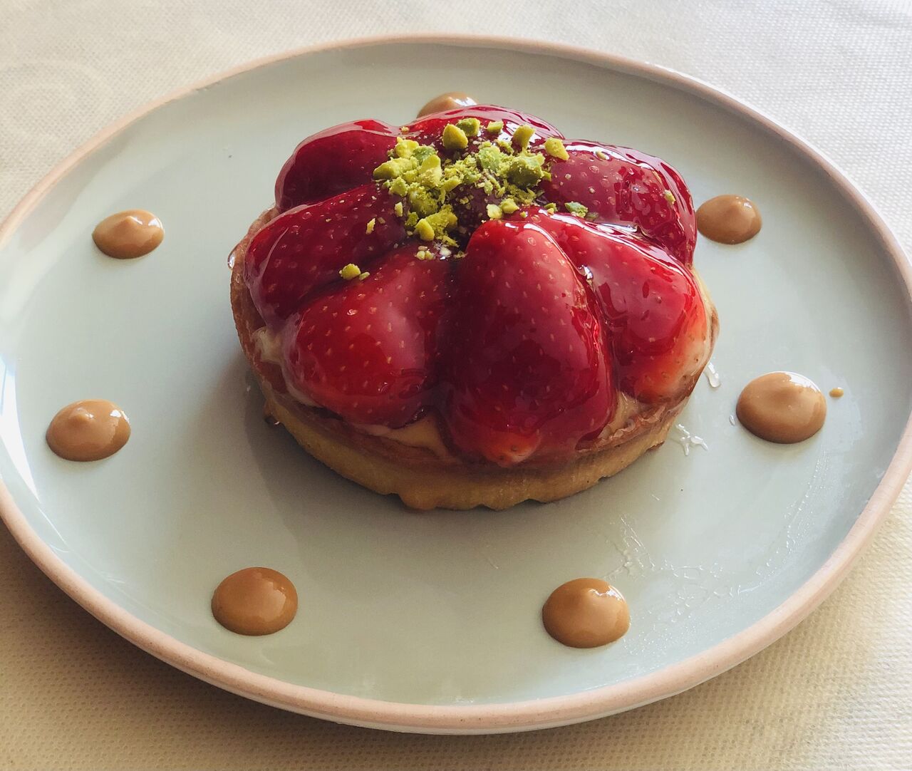 Tartelette aux fraises, éclats de pistache