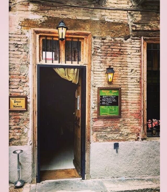 Entrez dans notre salle à manger.