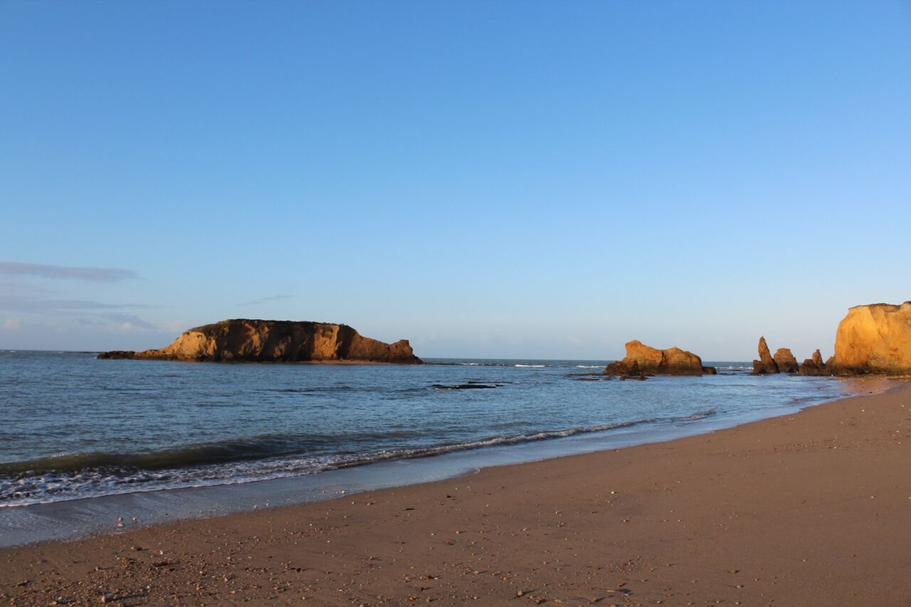 Quand la mer recouvre les pieux (Bouchot), la plage retrouve son calme.