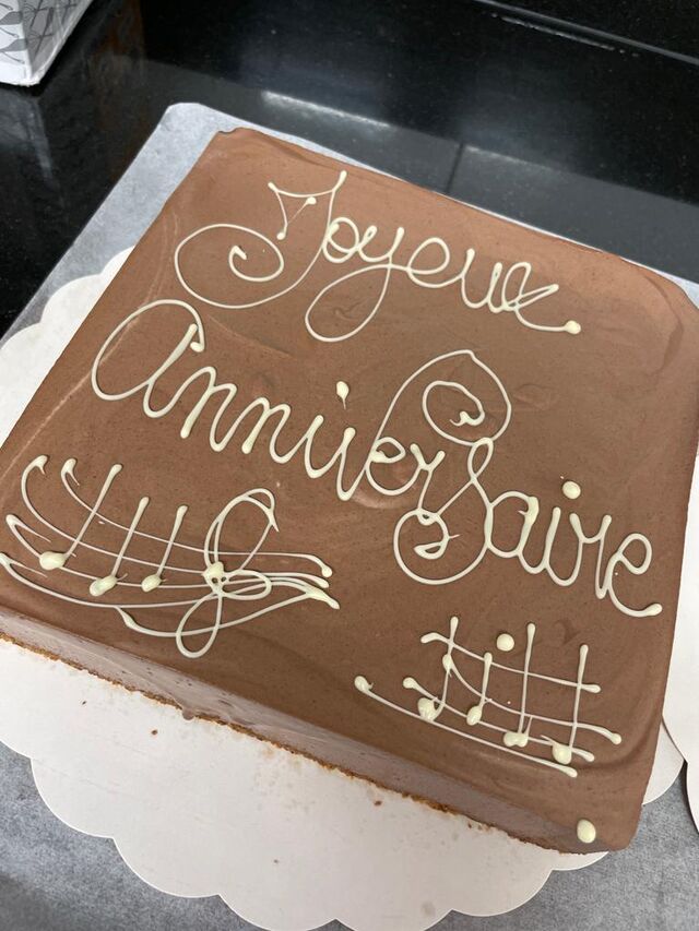 INSCRIPTION RÉALISÉ PAR NOTRE PÂTISSIÈRE .......... 