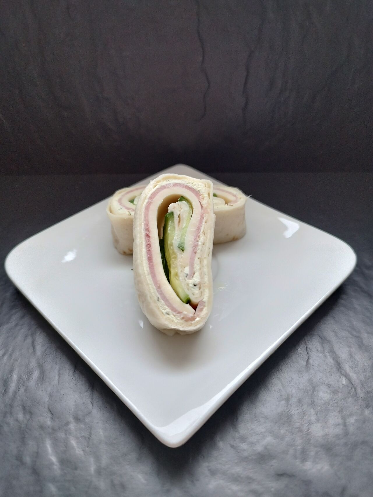 Frischkäse Wraps mit Kochschinken, Käse und Gurke