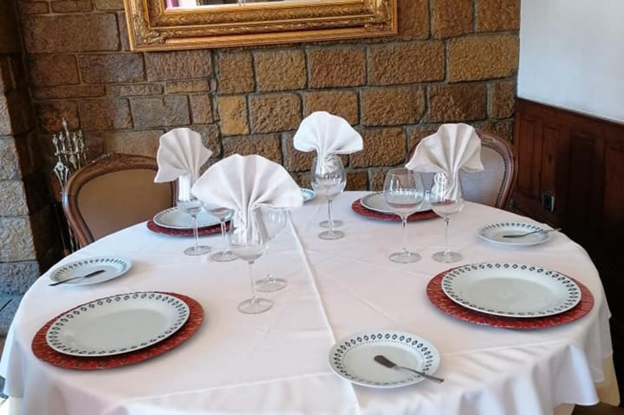 Almoce ou jante no conforto das nossas salas privadas!