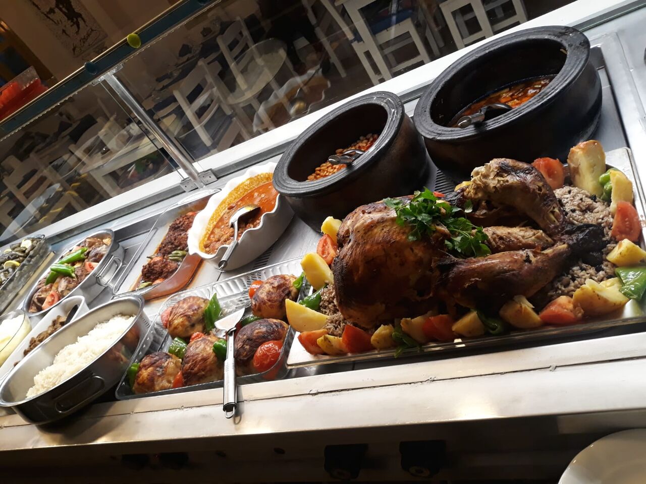 Zengin büfemiz ile hizmetinizdeyiz.