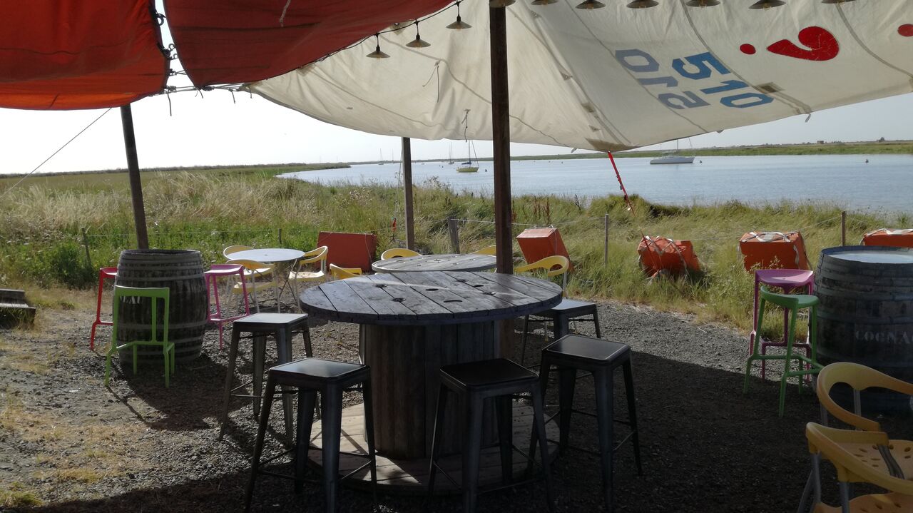 La terrasse les pieds dans l'eau