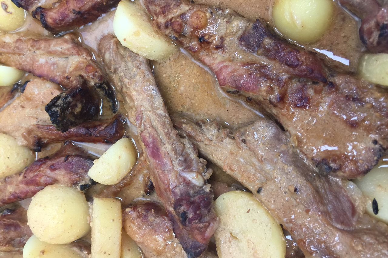 COSTELLES DE PORC A LA MOSTASSA