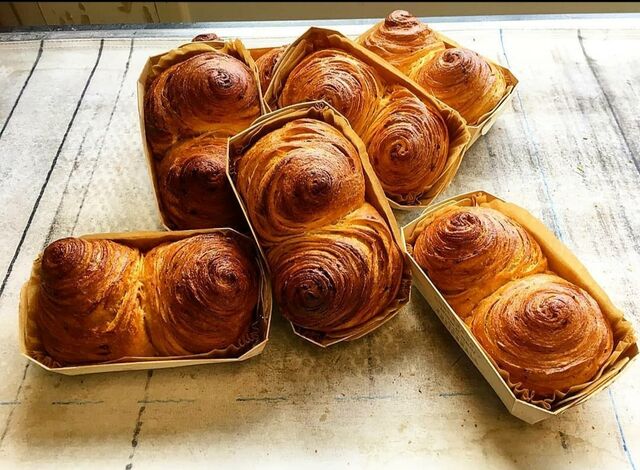 Campagnes feuilletés bleu et noix