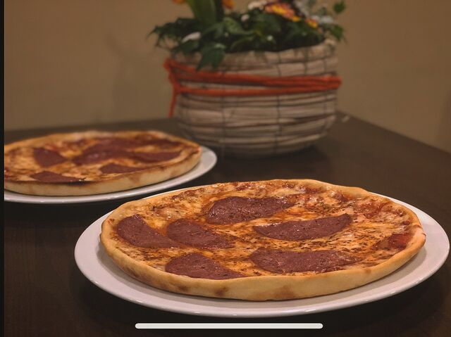 Bei Ambeli gibt es eine große Auswahl an Pizza!