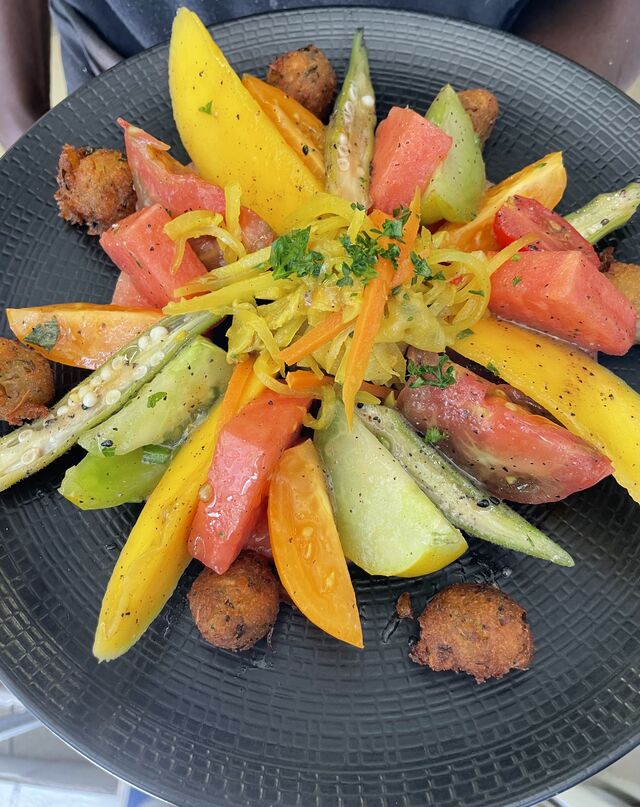 Salade fraîcheur aux accras de manioc Antilles 2021