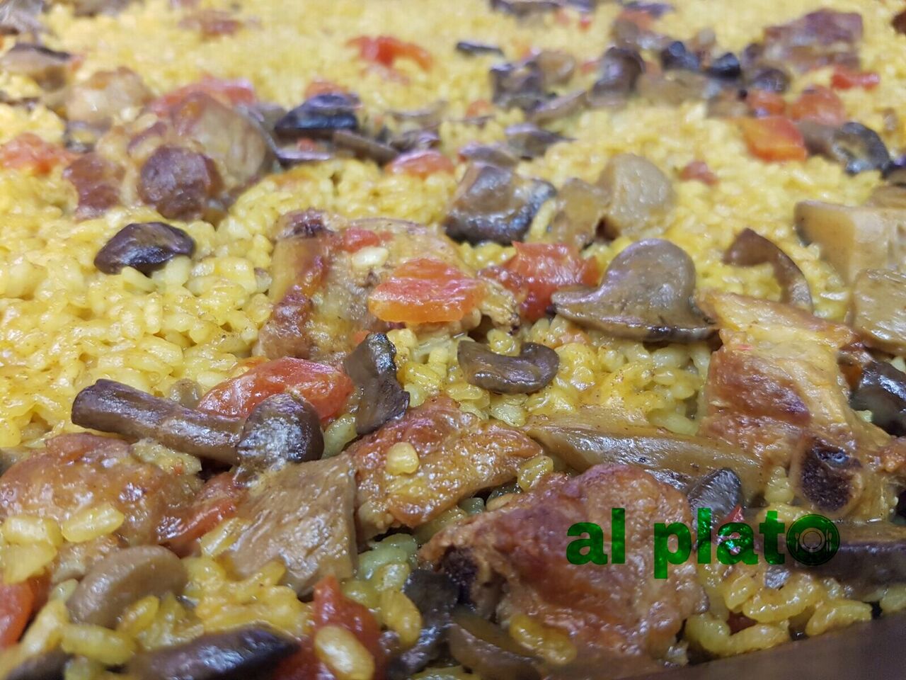 Paella de costillas y setas 