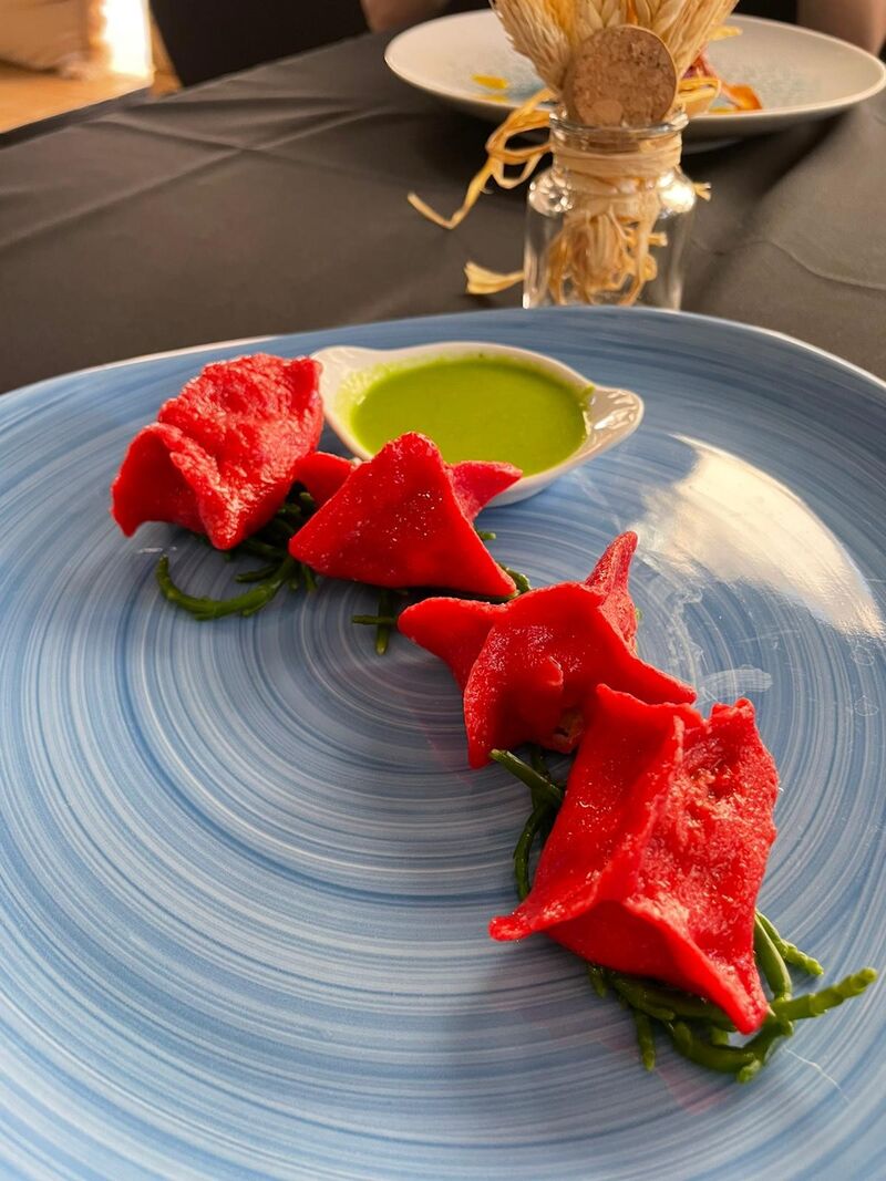 Antipasti: Gyoza ripieni di Fiori di Zucca e patate su Crema di Salicornia