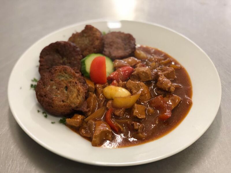 Pikantní masová směs, domácí bramboráčky