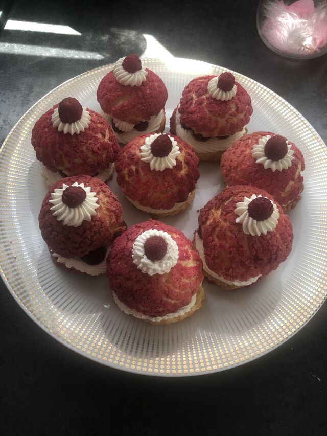 Choux à la crème Chantilly/ mascarpone et framboises.