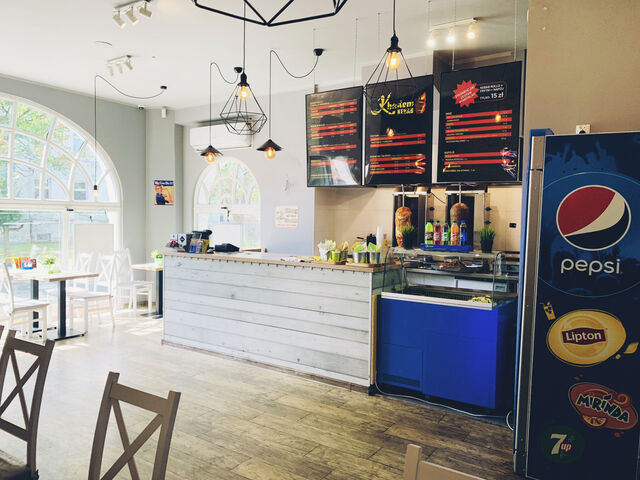 Na spragnionych klientów zawsze czekają dobrze schłodzone napoje z gamy Pepsi, napoje tureckie oraz Ayran.