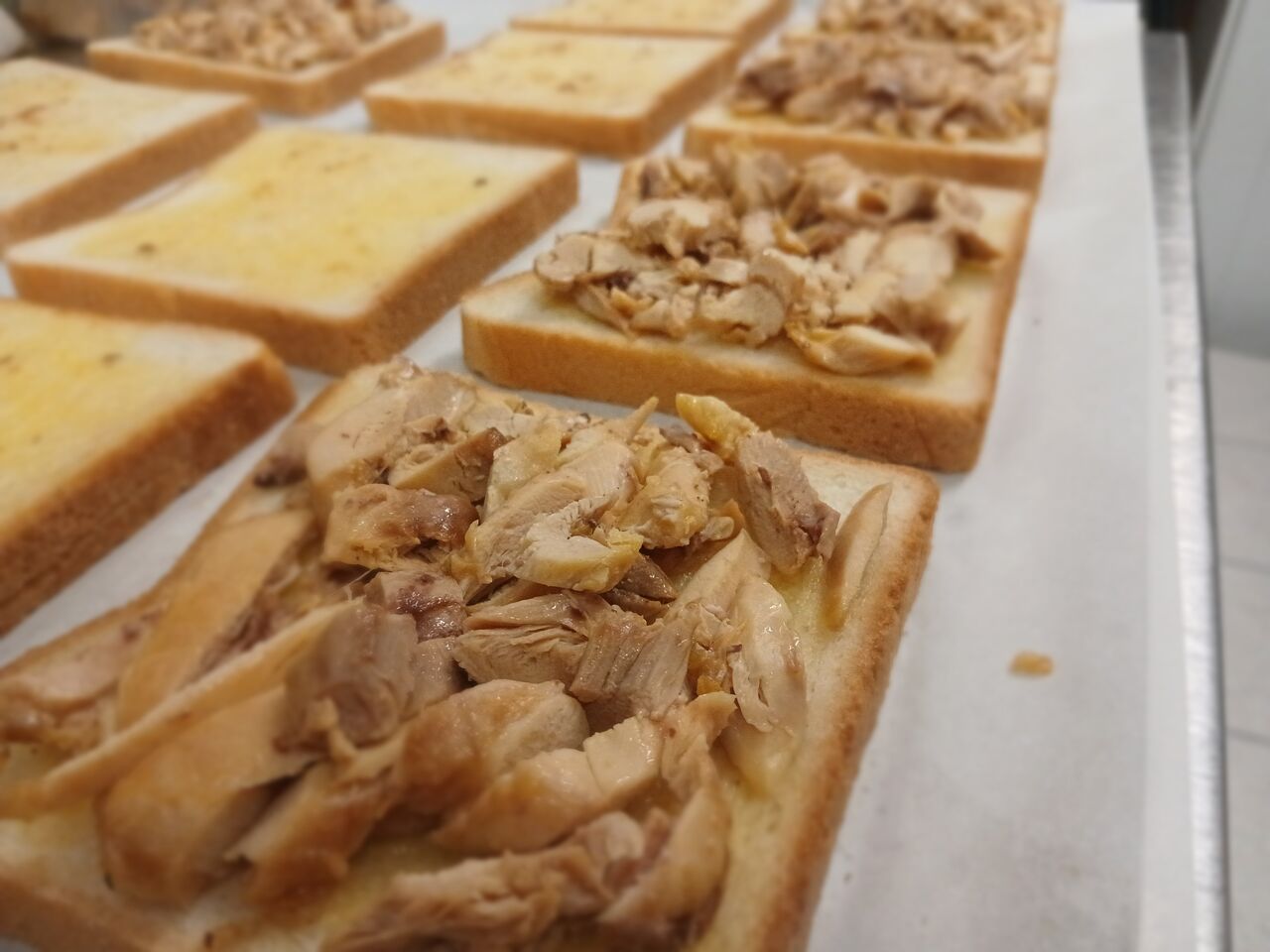 Croque poulet cheddar emmental