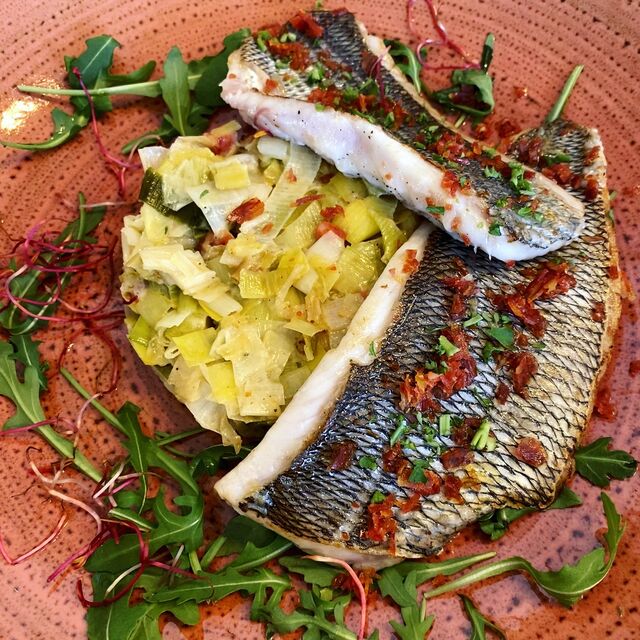 Filet de dorade au thym et Spianata, fondue de poireaux... Par Chef Julien