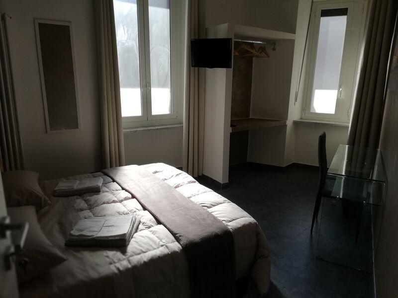 Camera San Carlo
Singola con bagno in comune 25 €
Doppia con bagno in comune 35 €
2.30 tasse di soggiorno
Colazione inclusa