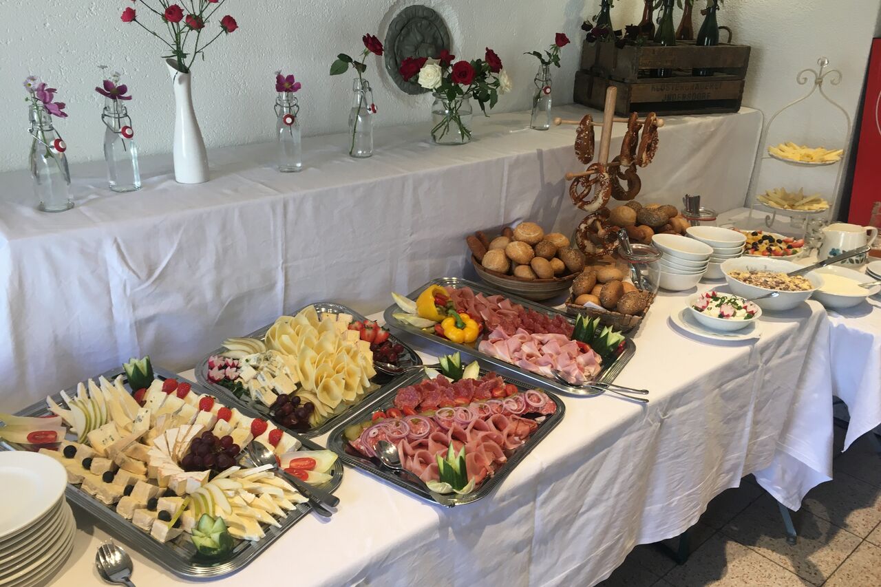 FRÜHSTÜCKSBUFFET ODER BRUNCH