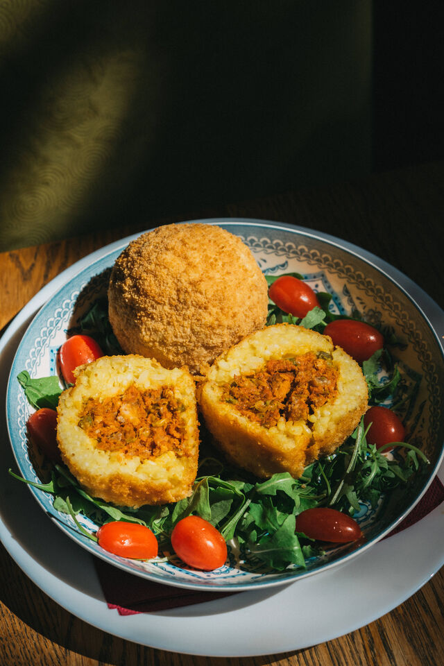 Arancina siciliana con ragu