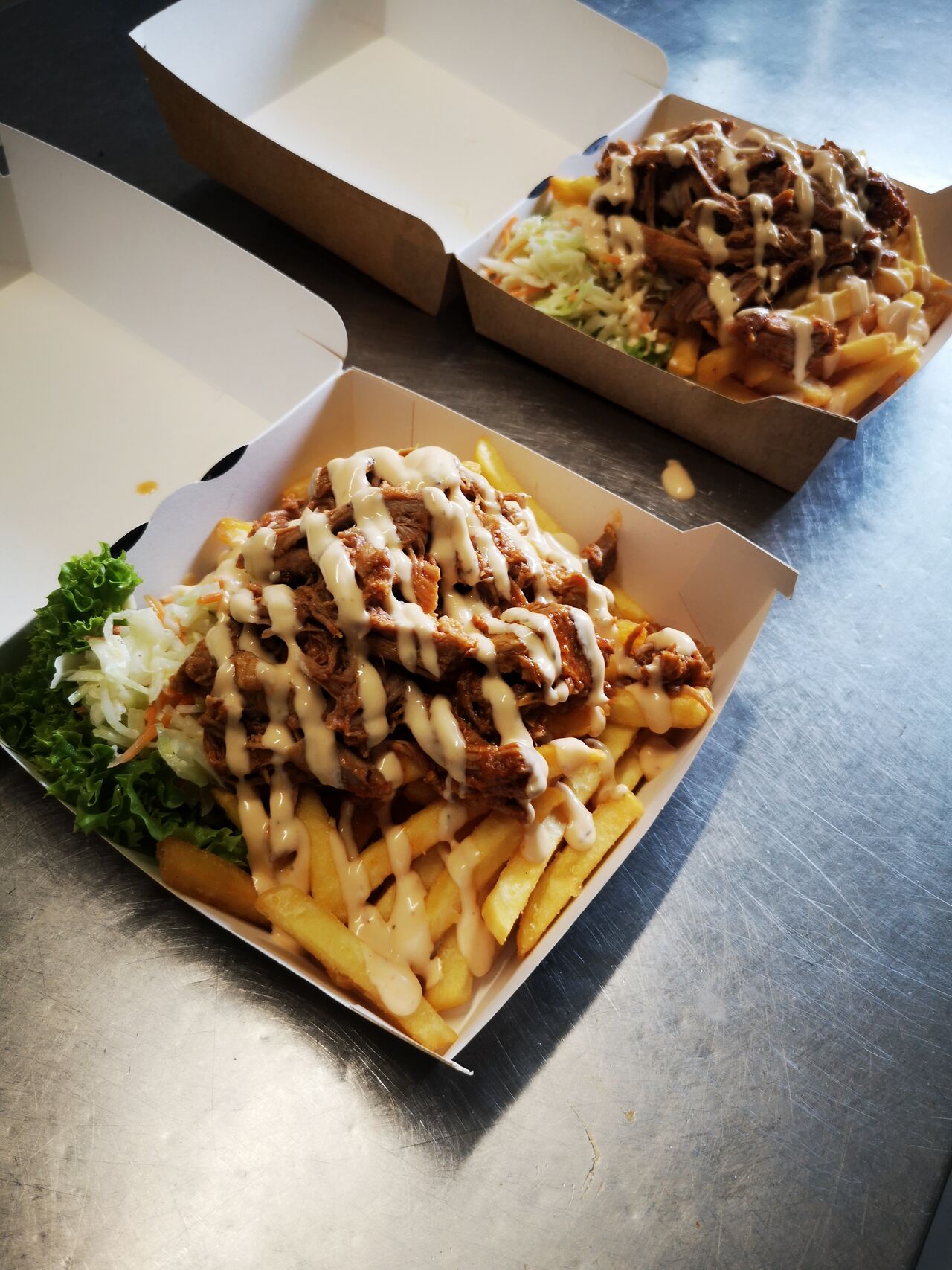 Unsere Snackbox mit hausgemachtem Pulled Pork und Coleslaw Salat. 