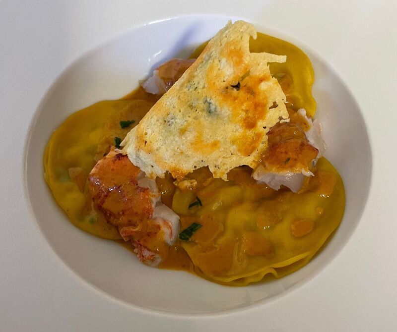 Raviole de homard et sa bisque