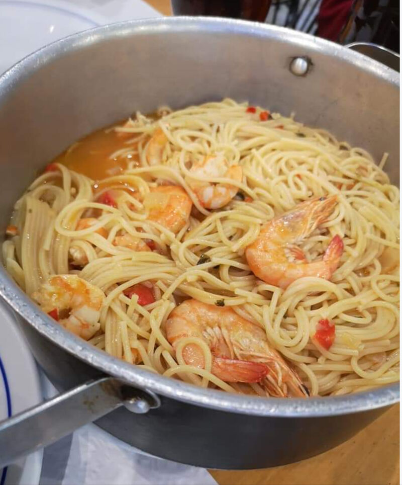 Esparguete com gambas no tacho