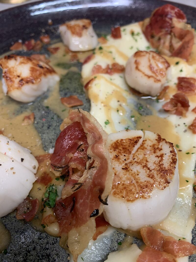 Les Saint Jacques, Pancetta Grillée et sa Mousseline de Panais
