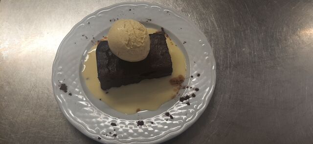 Brownie au chocolat. Glace vanille noix de pecan 