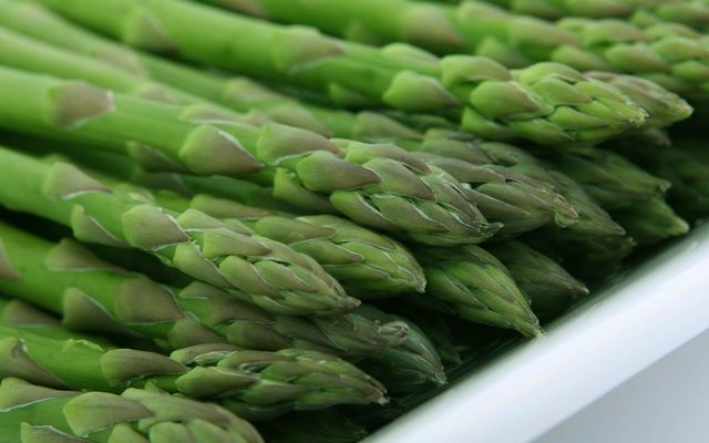 Ljekovita šparoga-Vrtna šparoga
lat. Asparagus officinalis