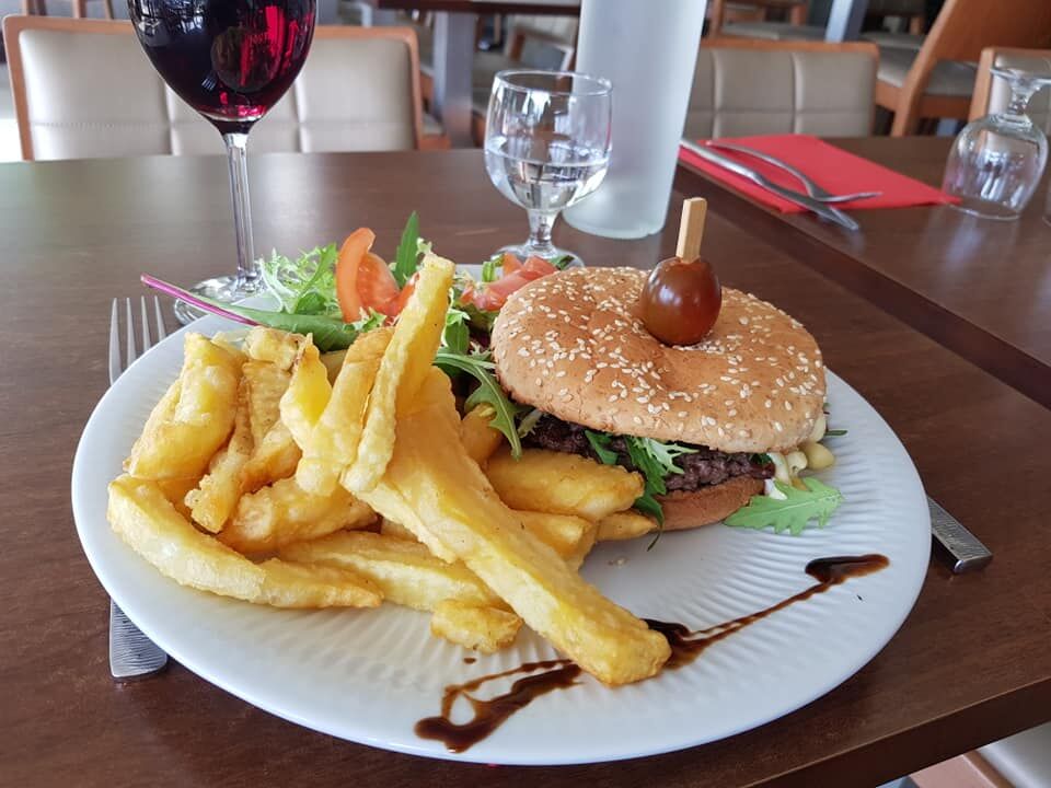 Notre burger et ses frites 