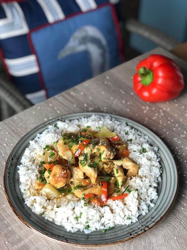 Kurczak w sosie sweet chili z ryżem 