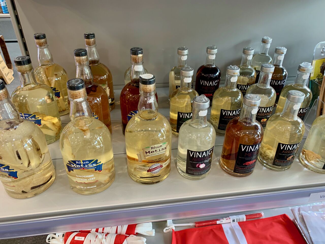 Rhum et vinaigre métiss de la Reunion.