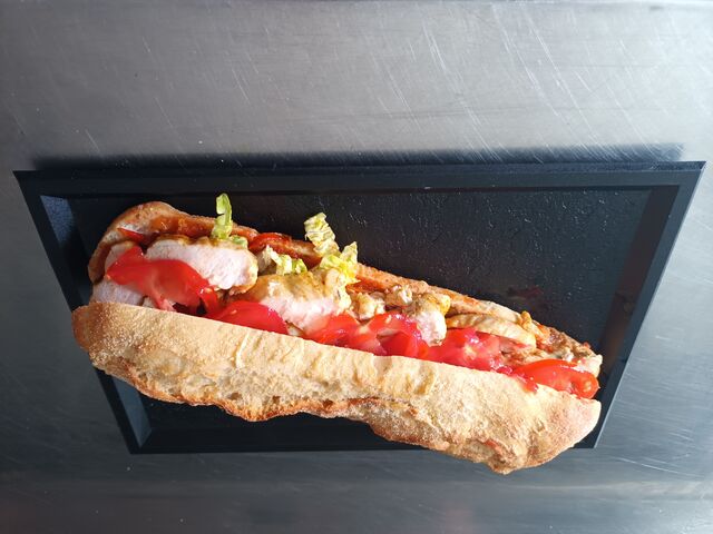 Nos Sandwichs :
- à Composer
- Sauce Curry Maison
- Sauce Basquaise Maison
- Sauce Thai Maison