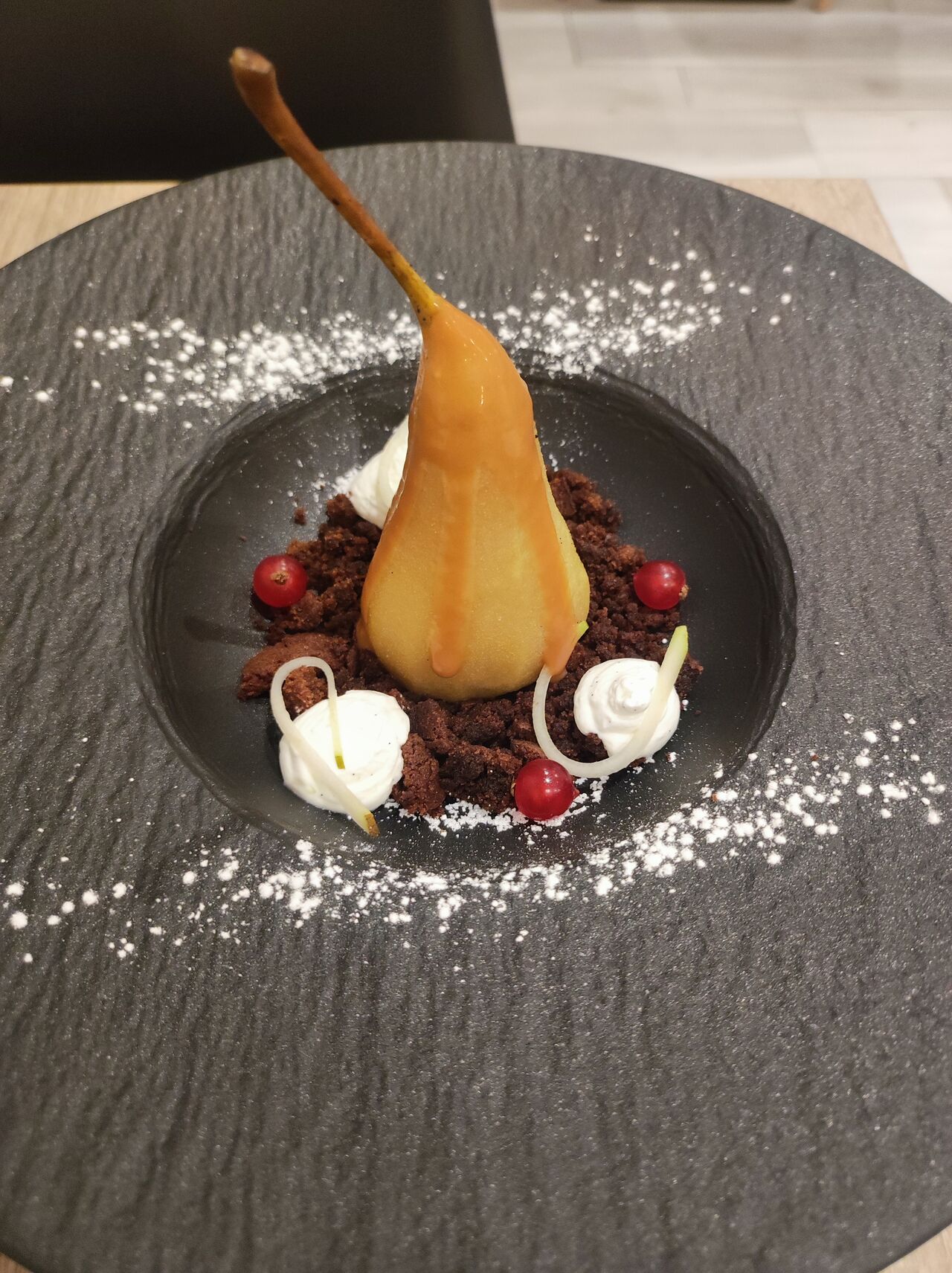 Poire pochée vanille- crème vanille citron vert