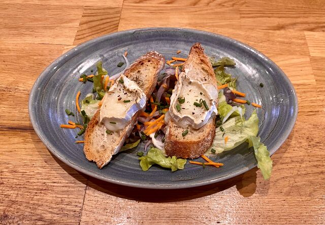 Salade de chèvre chaud