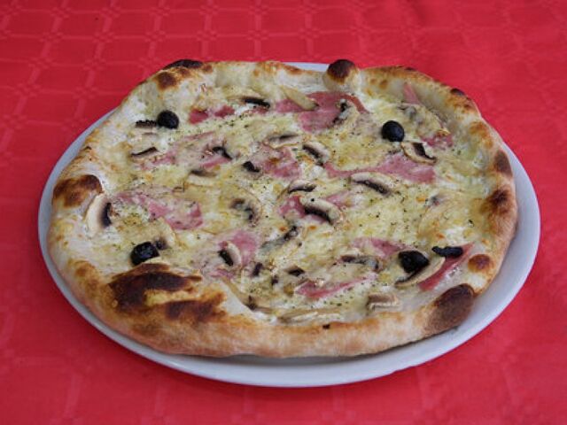 REINE BLANCHE
Jambon, champignons, fromage