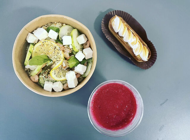 Smoothie betterave, orange, gingembre
Salade de boulgour aux crevettes, concombre et feta
Tartelette citron meringuée