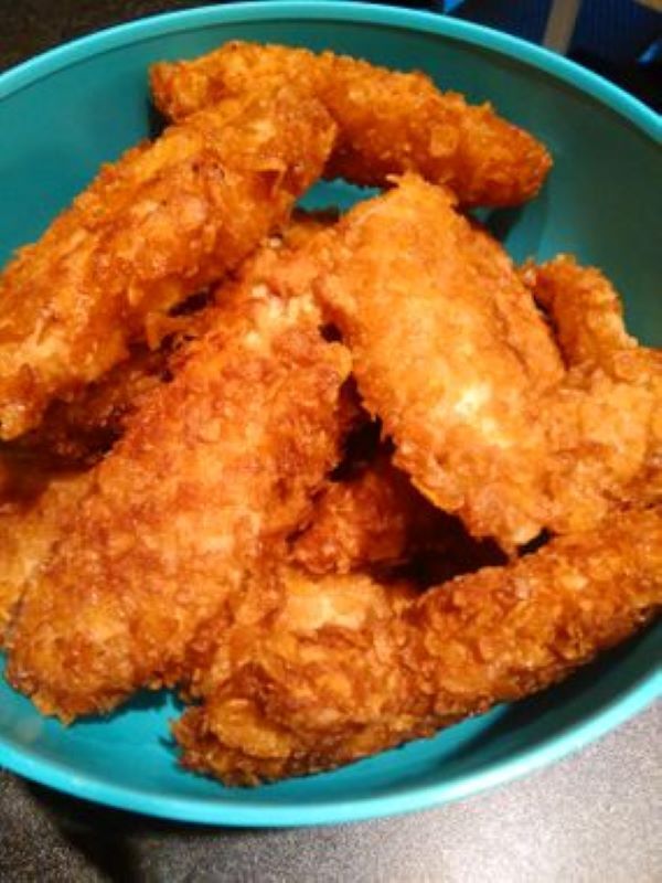 TENDERS DE POULET : filet de poulet tendre à l'intérieur et recouvert d'une croute croquante
(6.50€ les 4) .