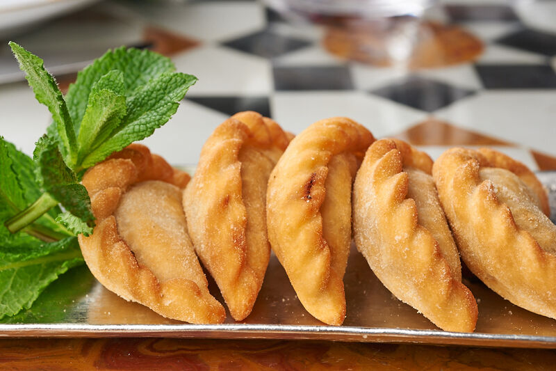 SAMBOUSEK VIANDE (Rissoles à la viande hache, pignons, ognon)