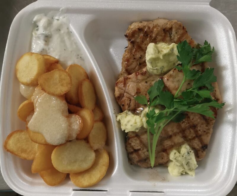 Schweinmedaillons
Mit Tzaziki, Kräuterbutter , dazu KnoblauchKartoffeln ? Nr 57