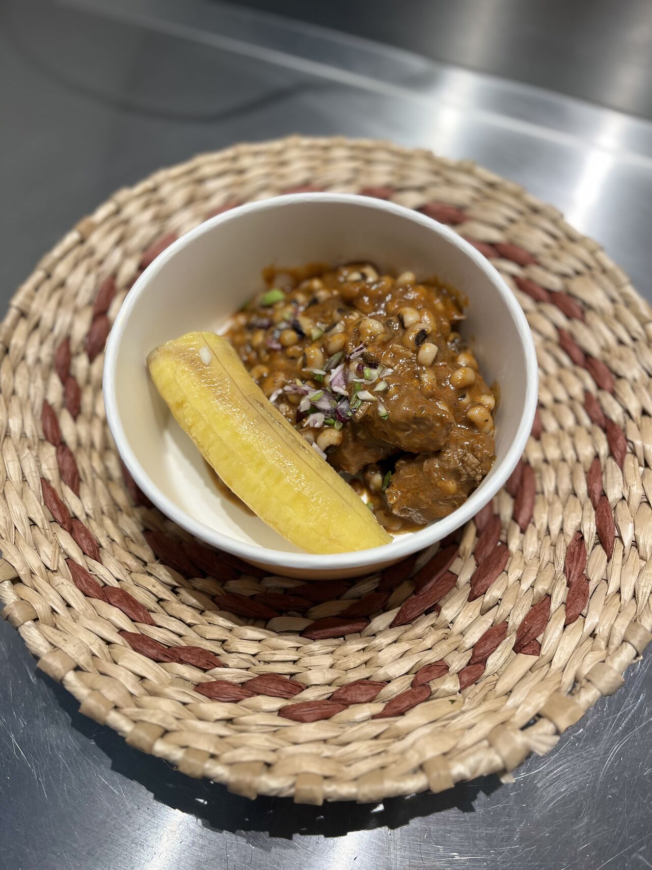Mijoté de paleron, haricots cornille, banane plantain à la vapeur 